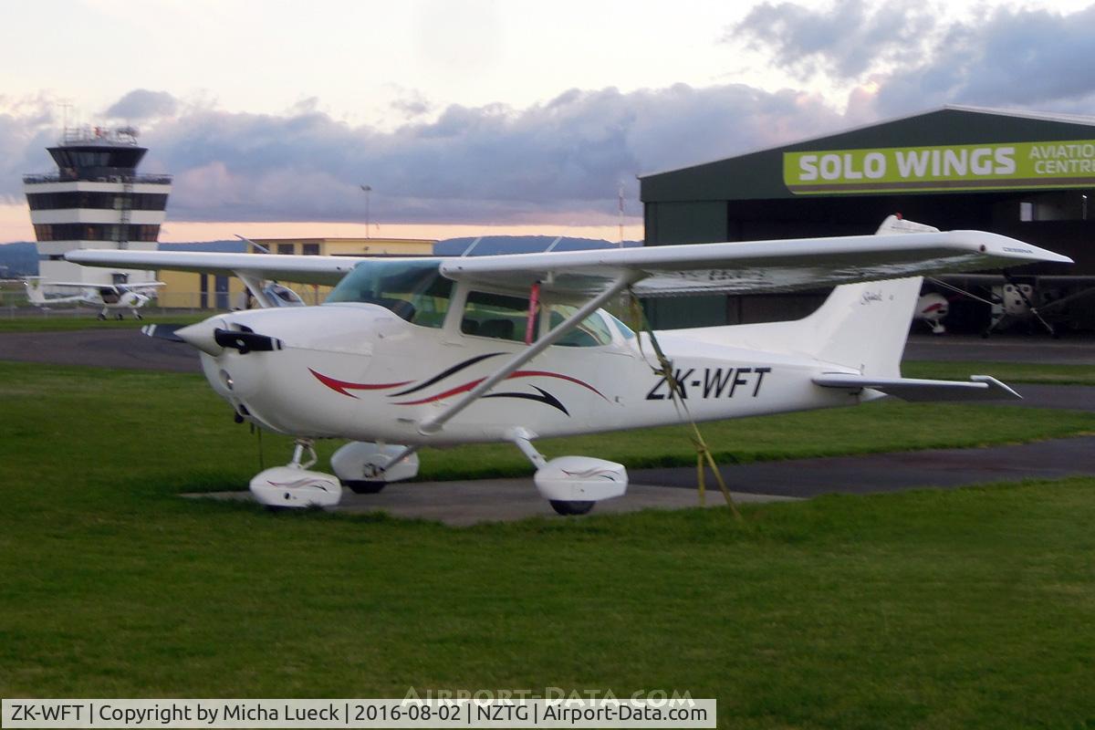 ZK-WFT, Cessna 172N C/N 17267712, At Tauranga
