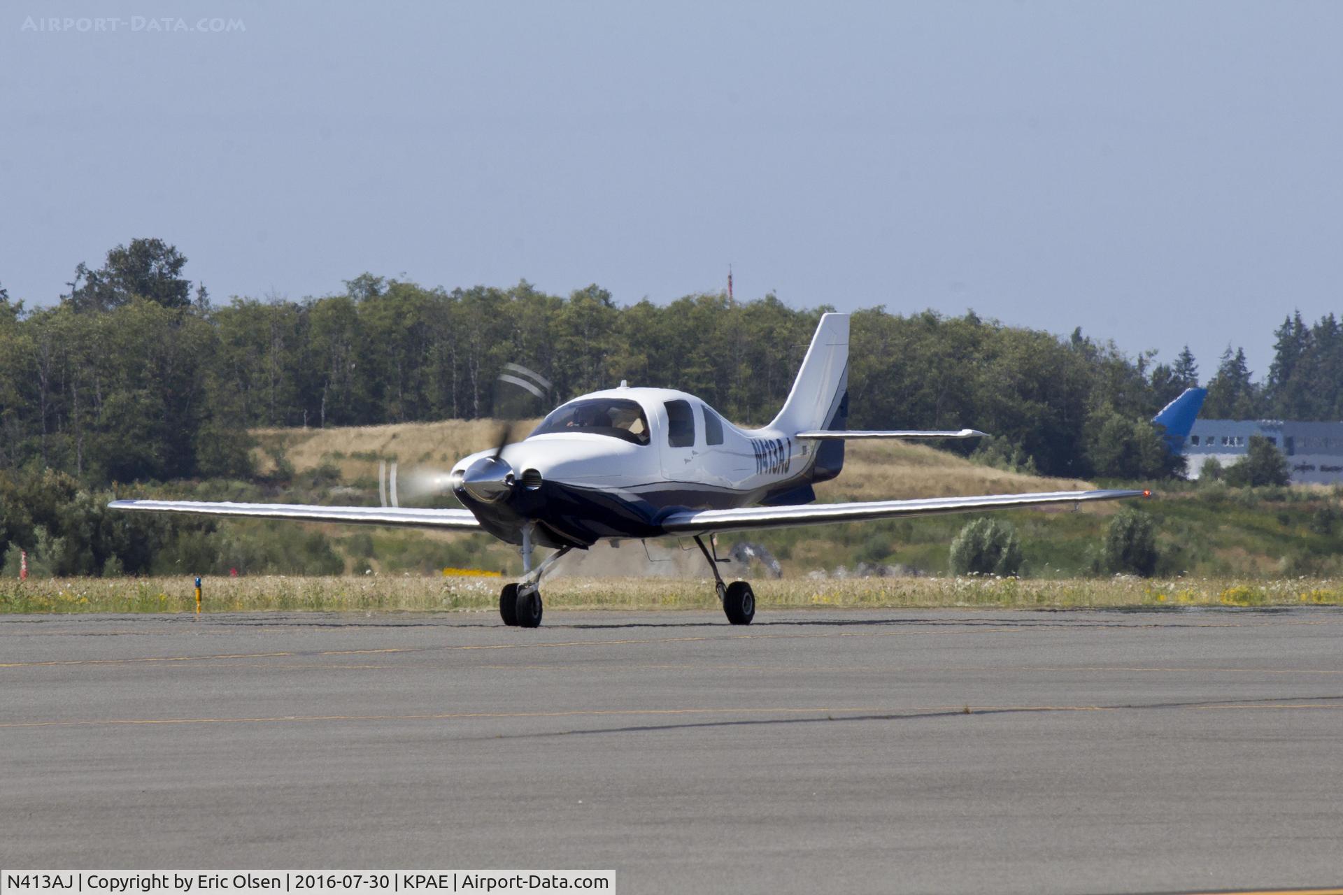 N413AJ, 2008 Lancair IV-P C/N LIV-595, Lancair taxing in at Paine Field
