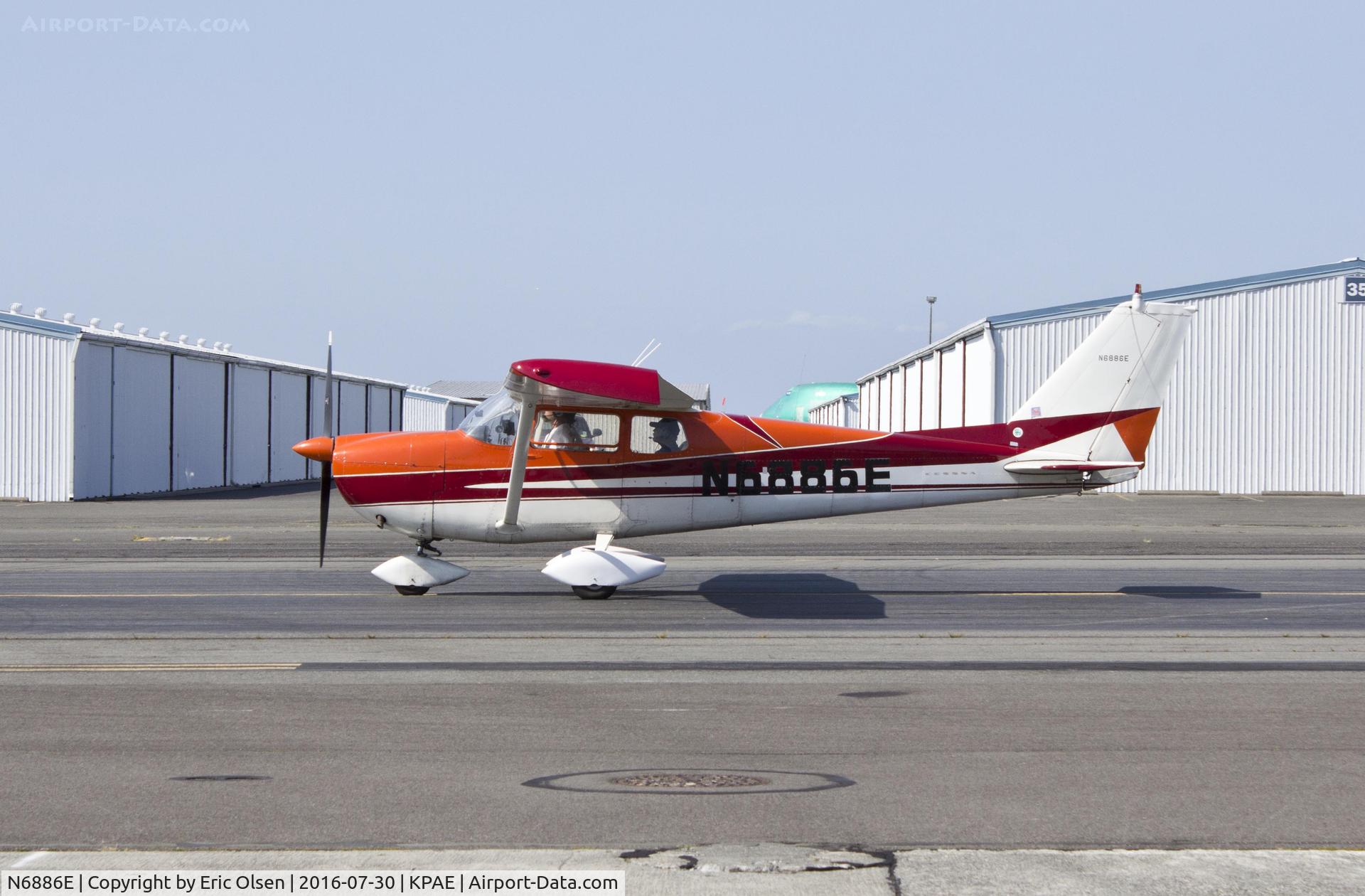 N6886E, 1959 Cessna 175A Skylark C/N 56386, Cessna 175A taxing out at Paine Field