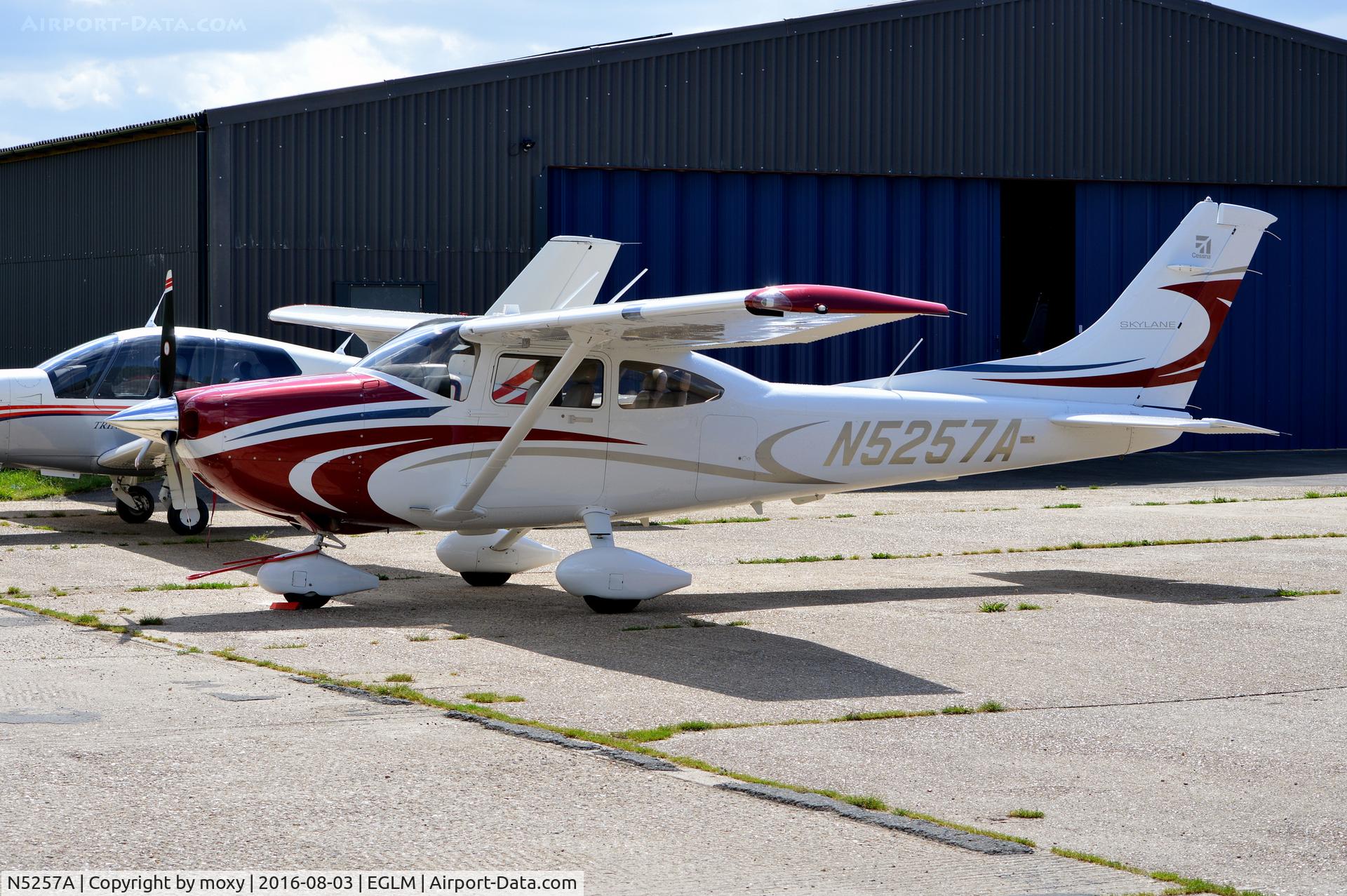 N5257A, Cessna 182T Skylane C/N 18282181, Cessna 182T Skylane at White Waltham.
