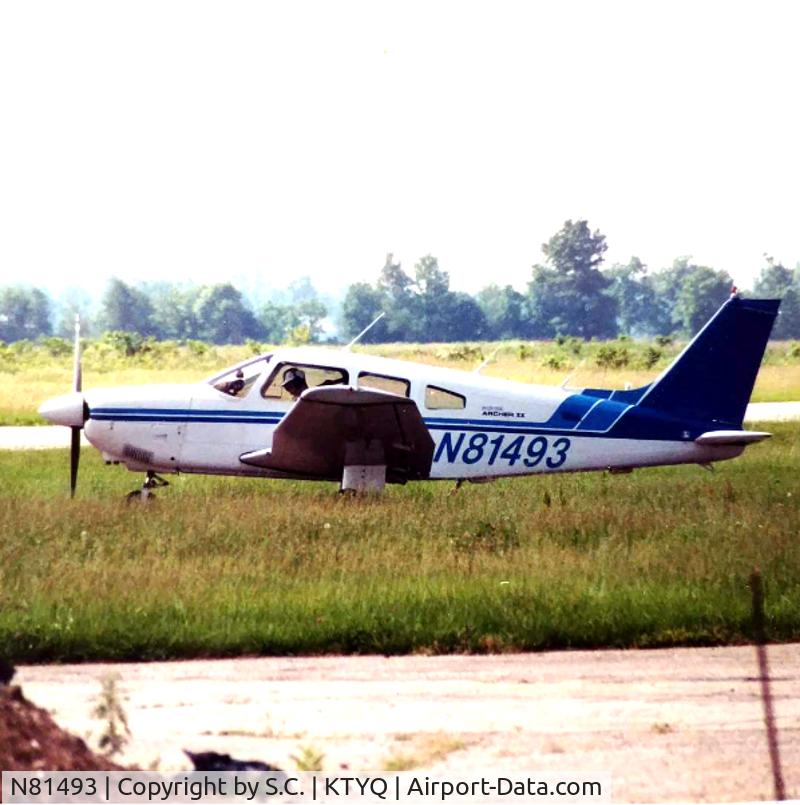 N81493, 1979 Piper PA-28-181 C/N 28-8090226, 1999-ish... getting a few hours in.