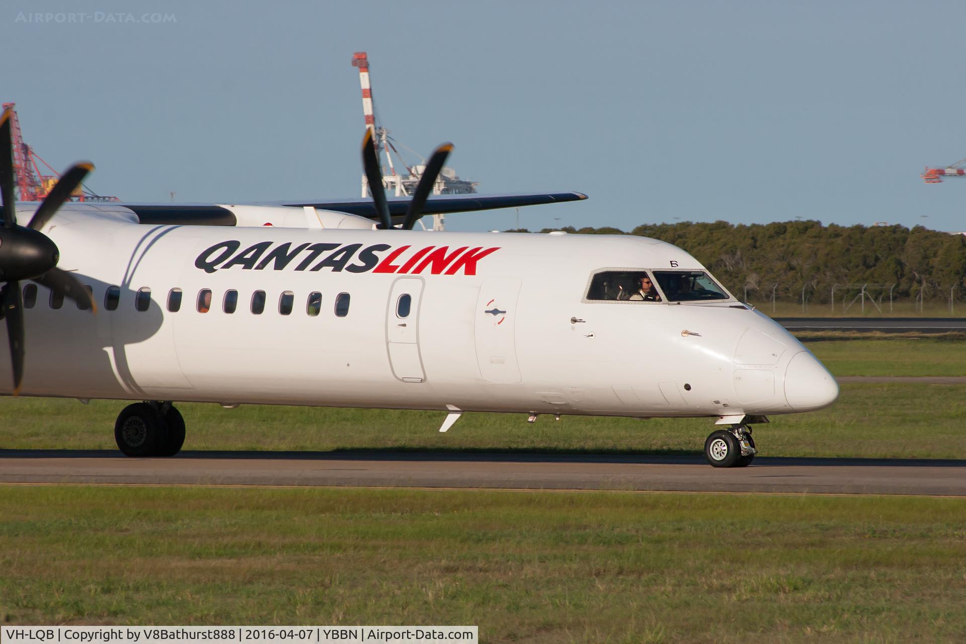 VH-LQB, 2010 Bombardier DHC-8-402 Dash 8 C/N 4343, Taxing after arrival