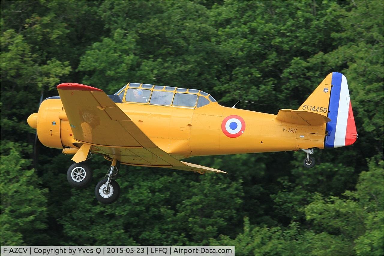 F-AZCV, 1951 North American T-6G Texan C/N 182-143, North American T-6G Texan, Take off rwy 28, La Ferté-Alais airfield (LFFQ) Airshow 2015