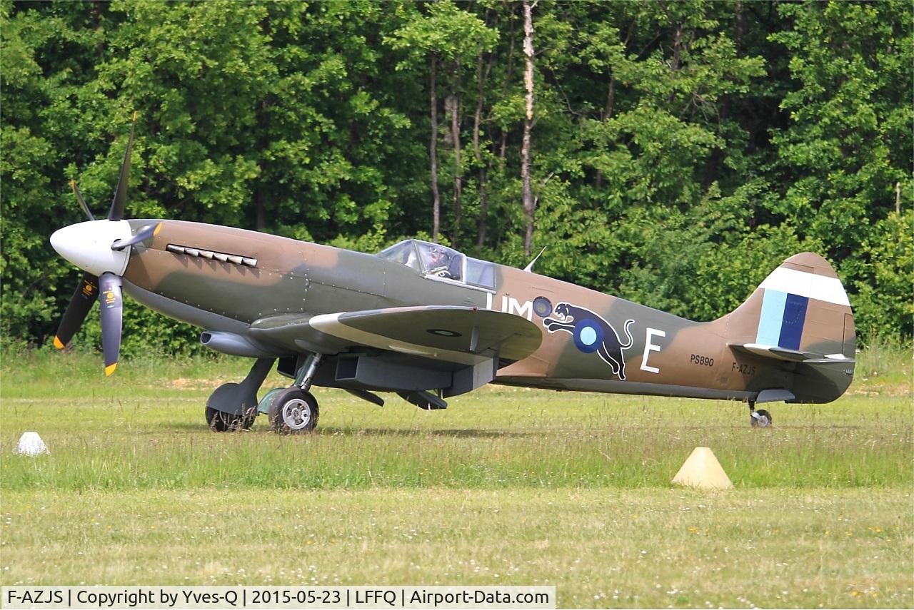 F-AZJS, 1944 Supermarine 389 Spitfire PR.XIX C/N 6S/585110, Supermarine 389 Spitfire PR.XIX, Landing rwy 28, La Ferté-Alais airfield (LFFQ) Air show 2015