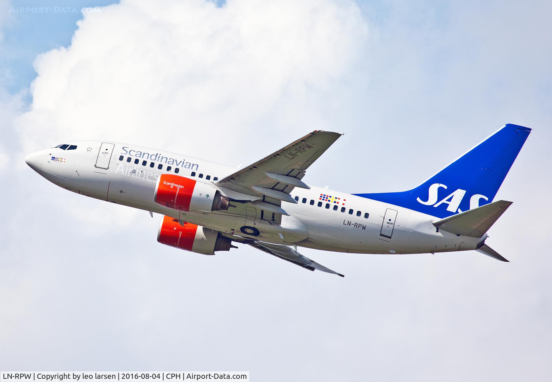 LN-RPW, 1999 Boeing 737-683 C/N 28289, Copenhagen 4.8.16 T/O R-22R