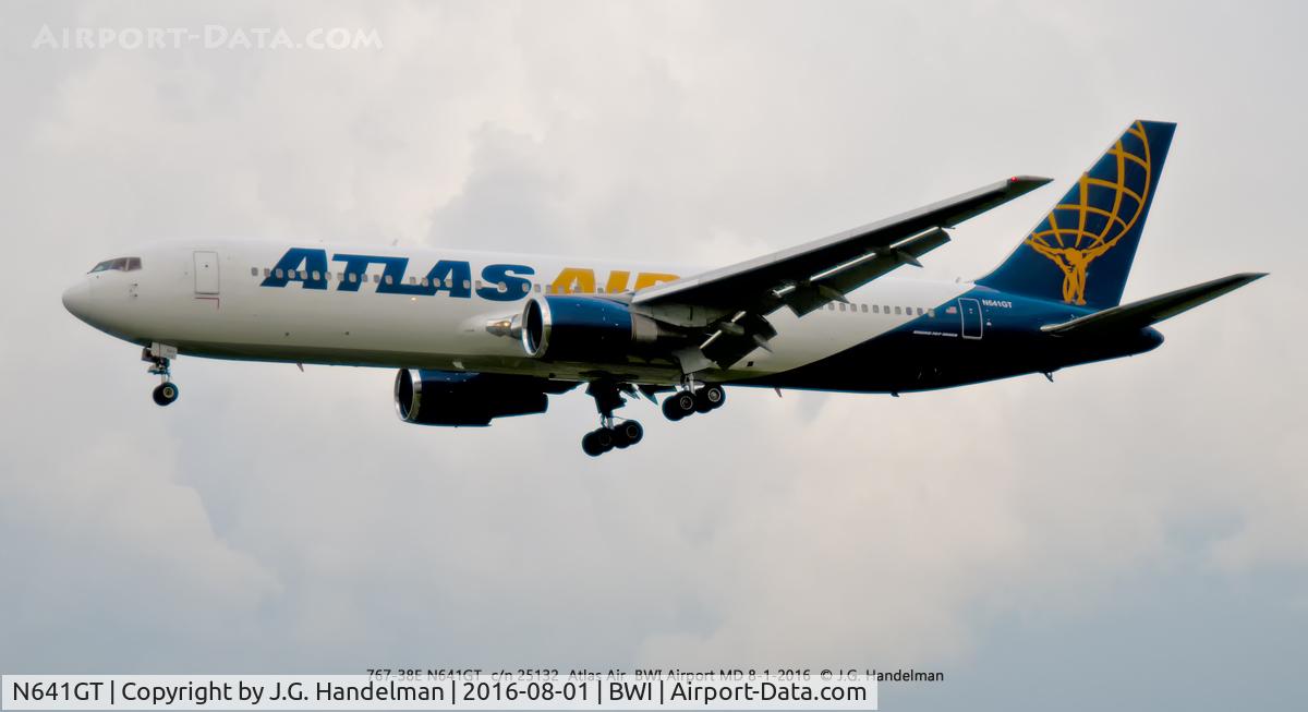 N641GT, Boeing 767-38E C/N 25132, On final to 33L.