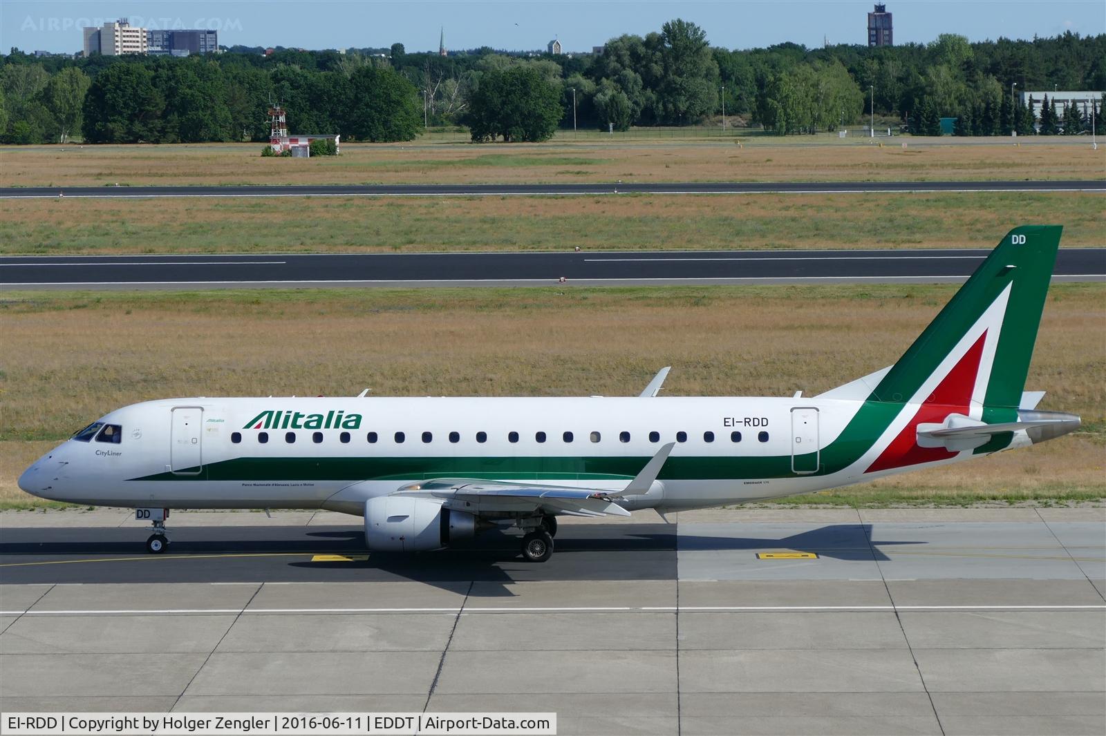 EI-RDD, 2013 Embraer 175LR (ERJ-170-200LR) C/N 17000334, TXL waving good bye tour no.4 since 2011