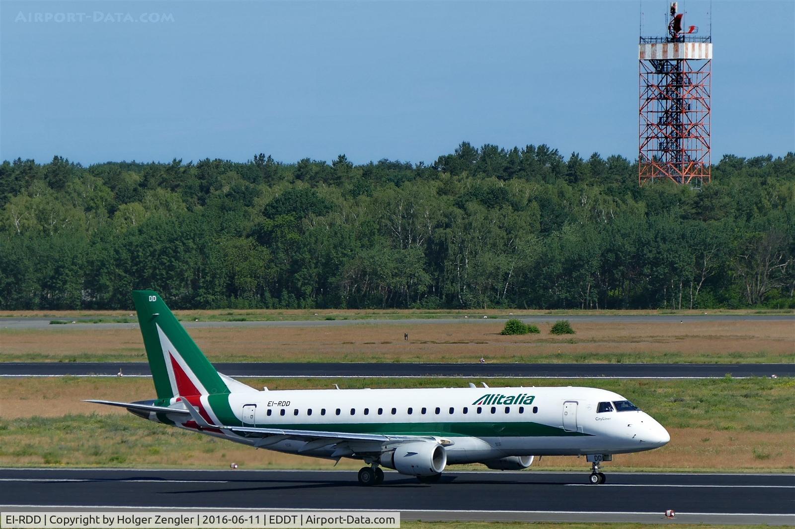 EI-RDD, 2013 Embraer 175LR (ERJ-170-200LR) C/N 17000334, TXL waving good bye tour no.4 since 2011