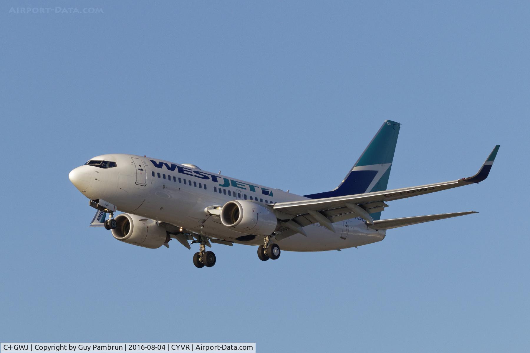 C-FGWJ, 2004 Boeing 737-7CT C/N 32764, Landing