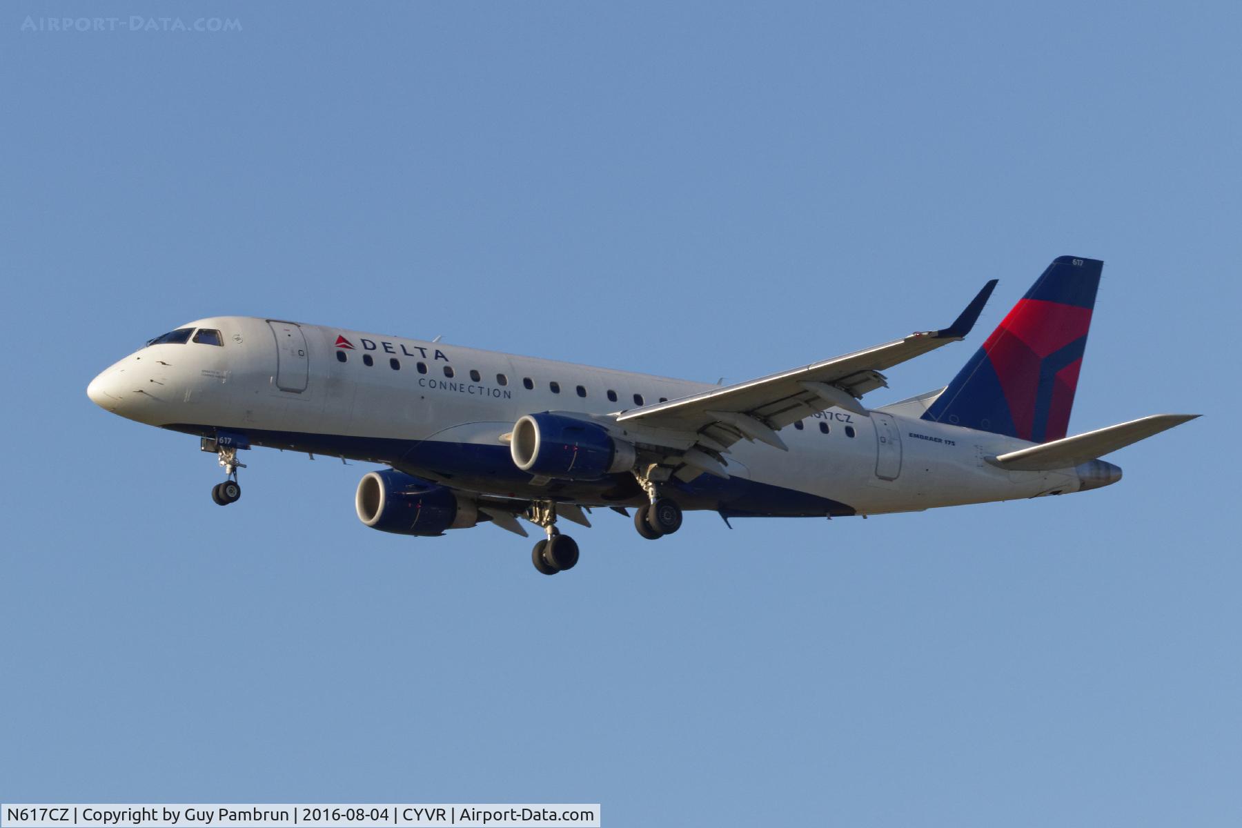 N617CZ, 2008 Embraer 175LR (ERJ-170-200LR) C/N 17000210, Landing