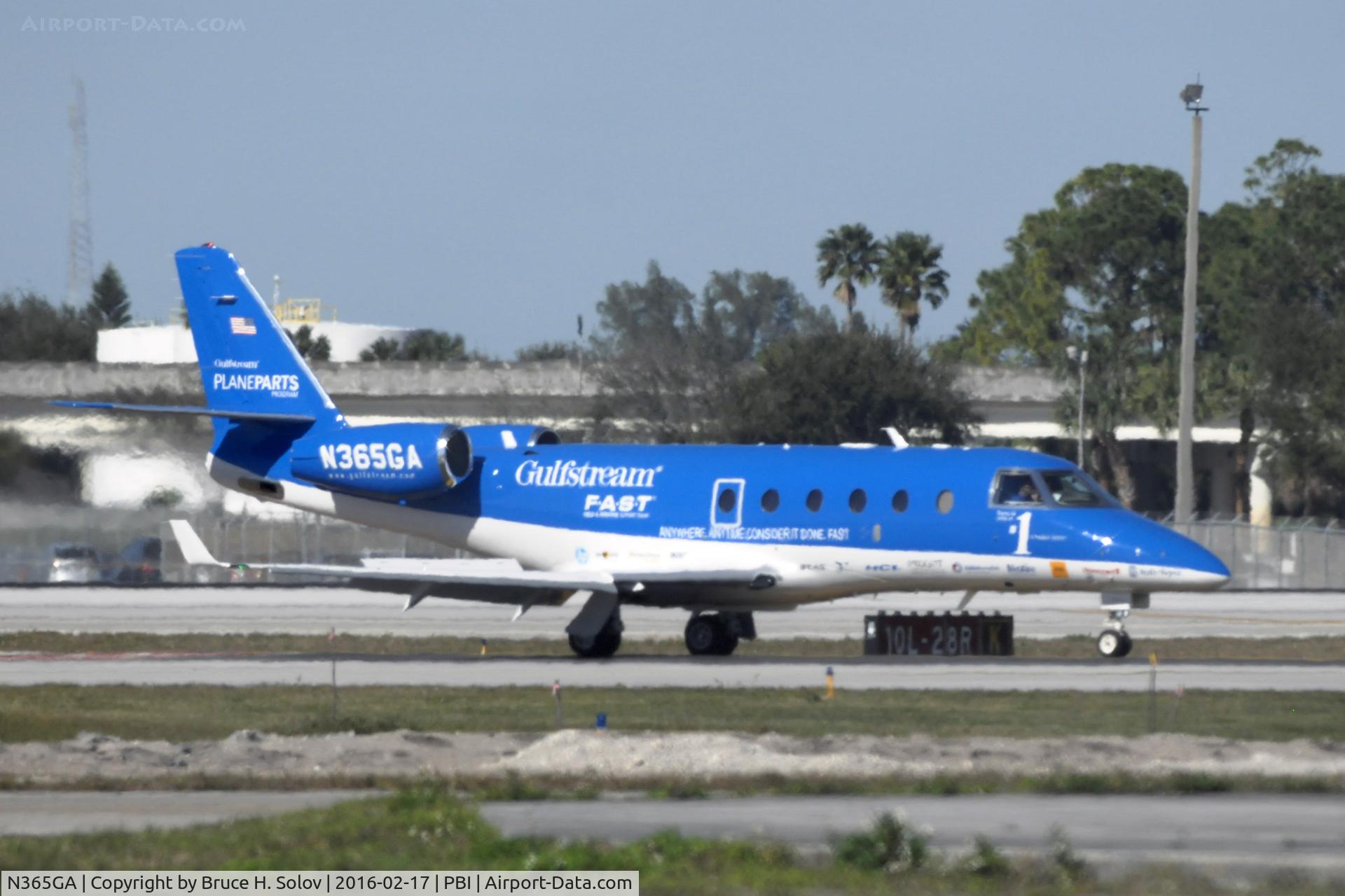 N365GA, 2007 Israel Aircraft Industries Gulfstream G150 C/N 225, On the tarmac