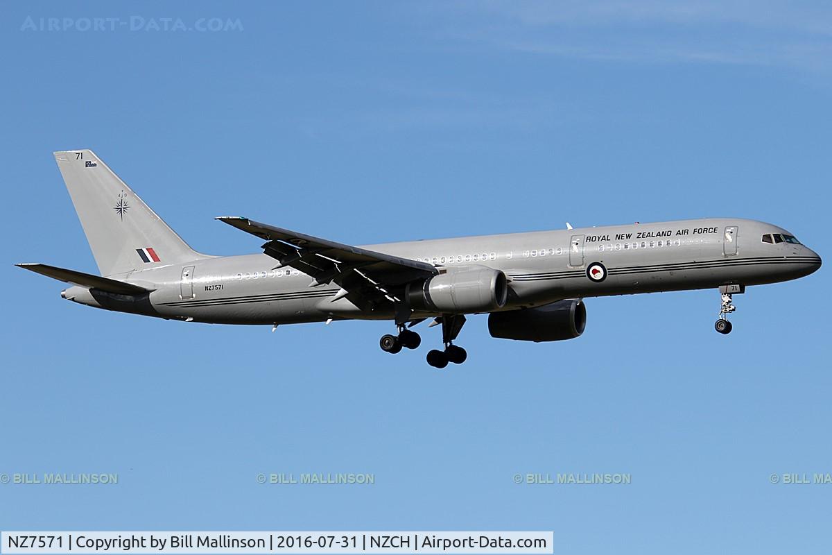 NZ7571, 1992 Boeing 757-2K2 C/N 26633, finals to 20