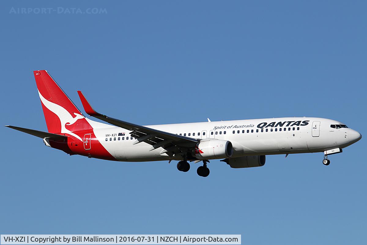VH-XZI, 2013 Boeing 737-838 C/N 39364, QF135 from BNE