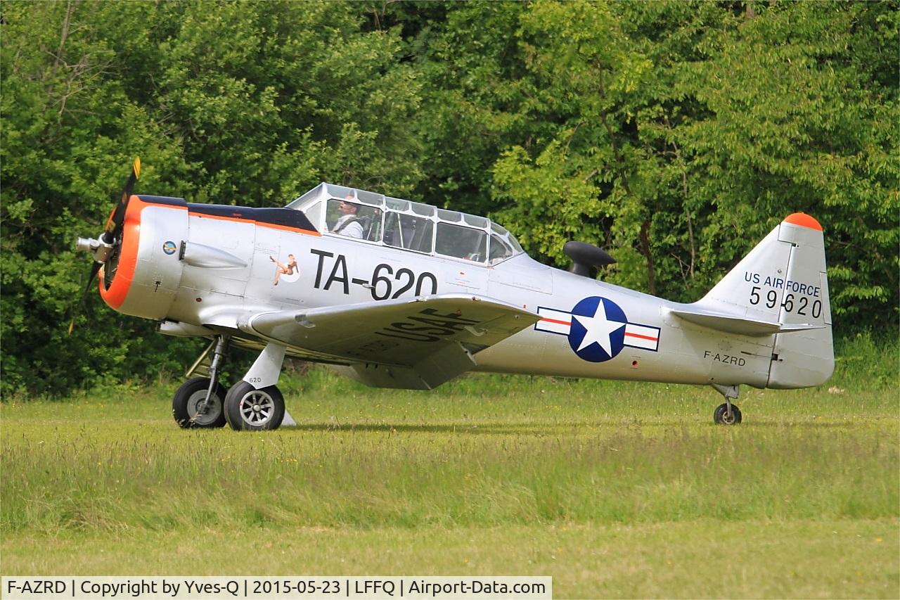 F-AZRD, 1943 North American AT-6D Harvard III C/N 88-14510 (42-44467), North American AT-6D Harvard III, Landing rwy 28, La Ferté-Alais airfield (LFFQ) Airshow 2015