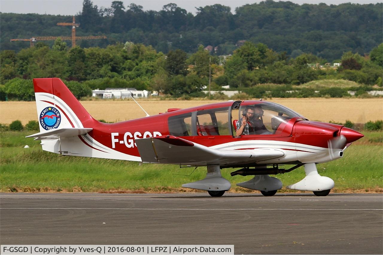 F-GSGD, Robin DR-400-160 Chevalier C/N 2504, Robin DR-400-160 Chevalier, Taxiing to parking area, Saint-Cyr-l'École Airfield (LFPZ-XZB)