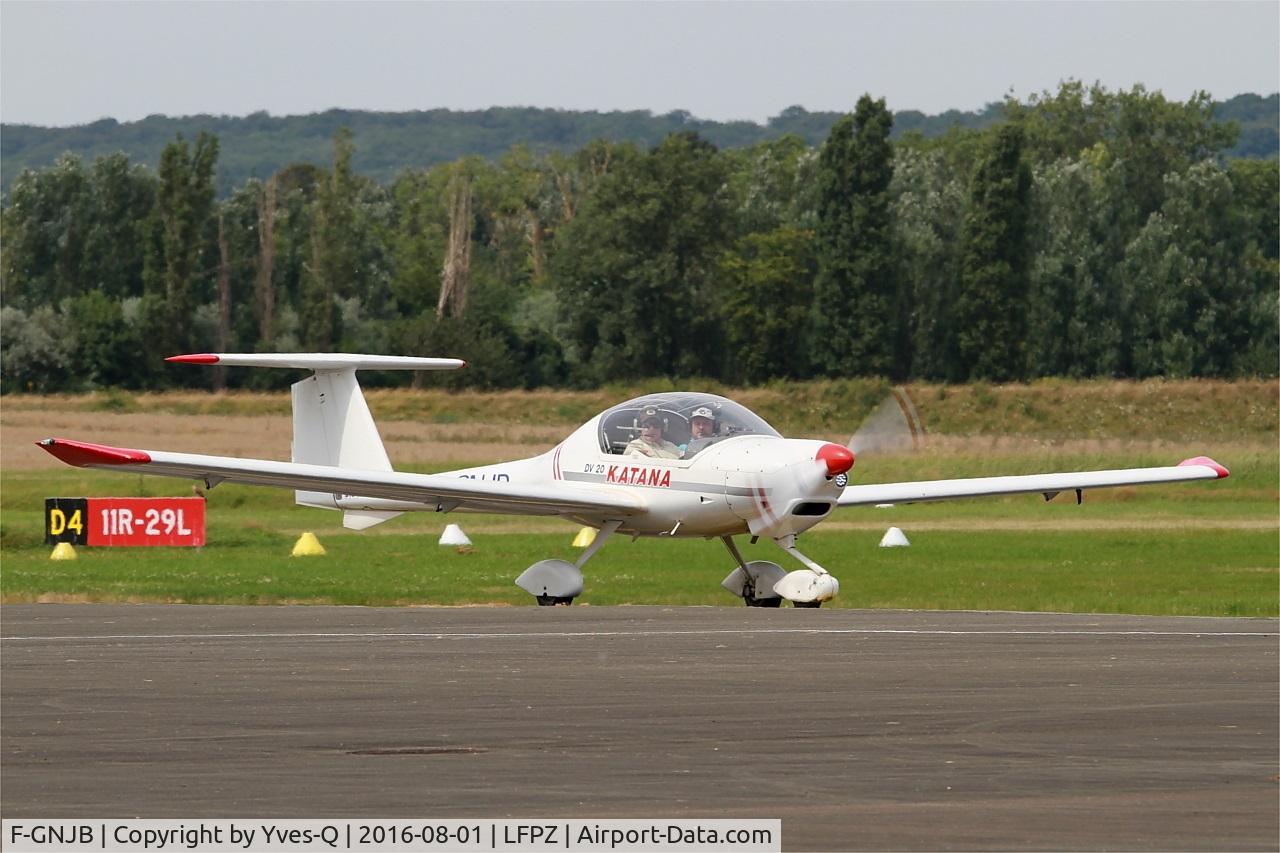 F-GNJB, HOAC DV-20 Katana C/N 20076, HOAC DV-20 Katana, Taxiing to parking area, Saint-Cyr-l'École Airfield (LFPZ-XZB)