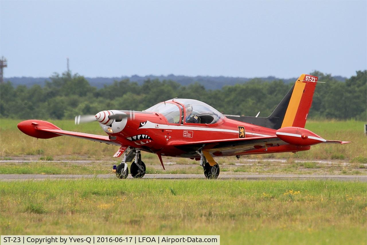 ST-23, SIAI-Marchetti SF-260M C/N 10-23, Belgian Red Devil Team SIAI-Marchetti SF-260M, Taxiing to parking area, Avord Air Base 702 (LFOA) Open day 2016