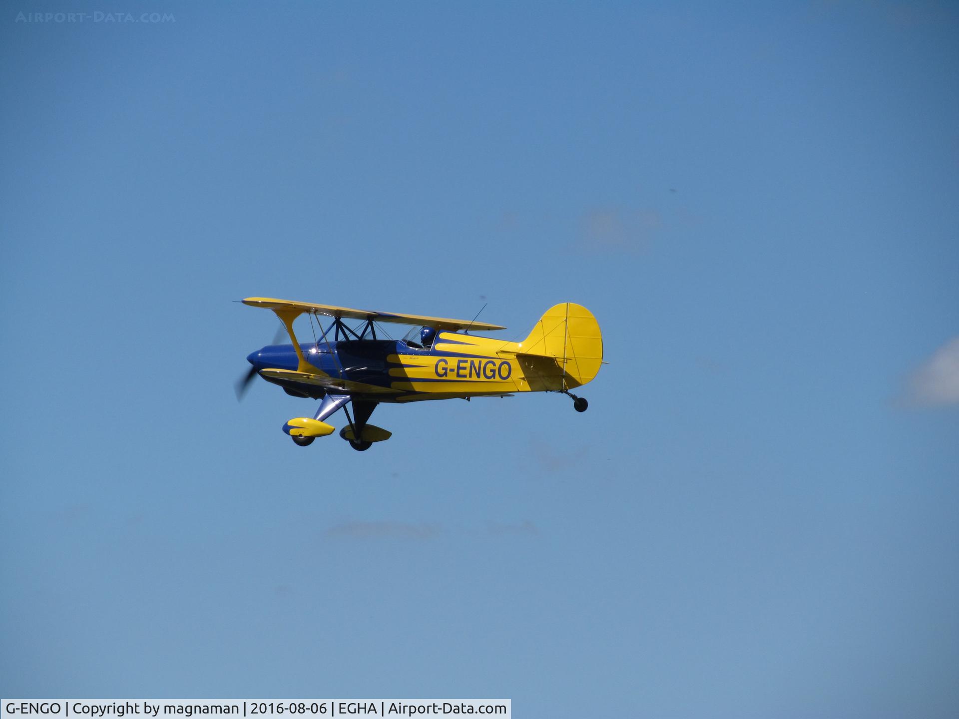 G-ENGO, 2005 Steen Skybolt C/N PFA 064-13429, departing compton