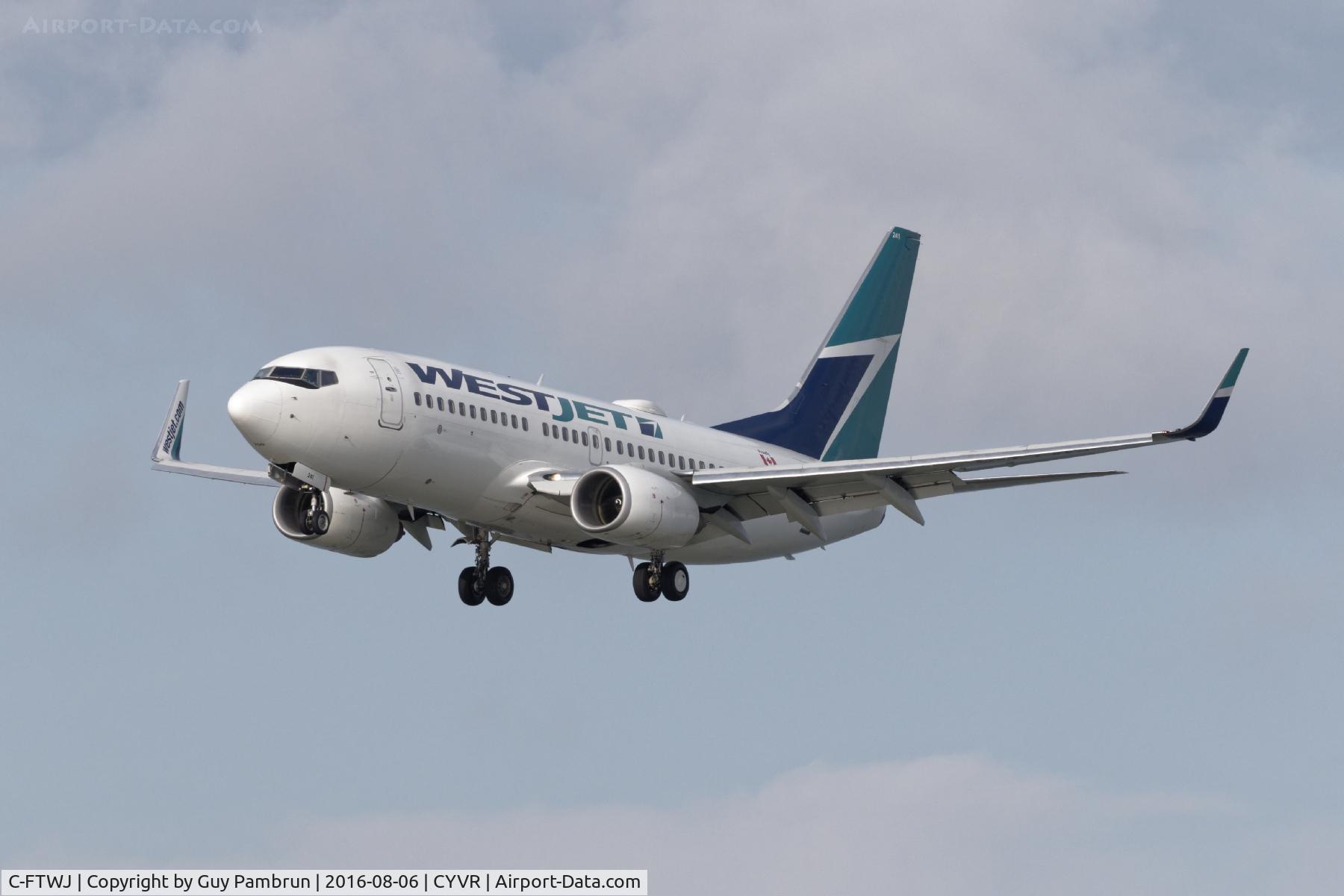 C-FTWJ, 2007 Boeing 737-7CT C/N 30713, Landing