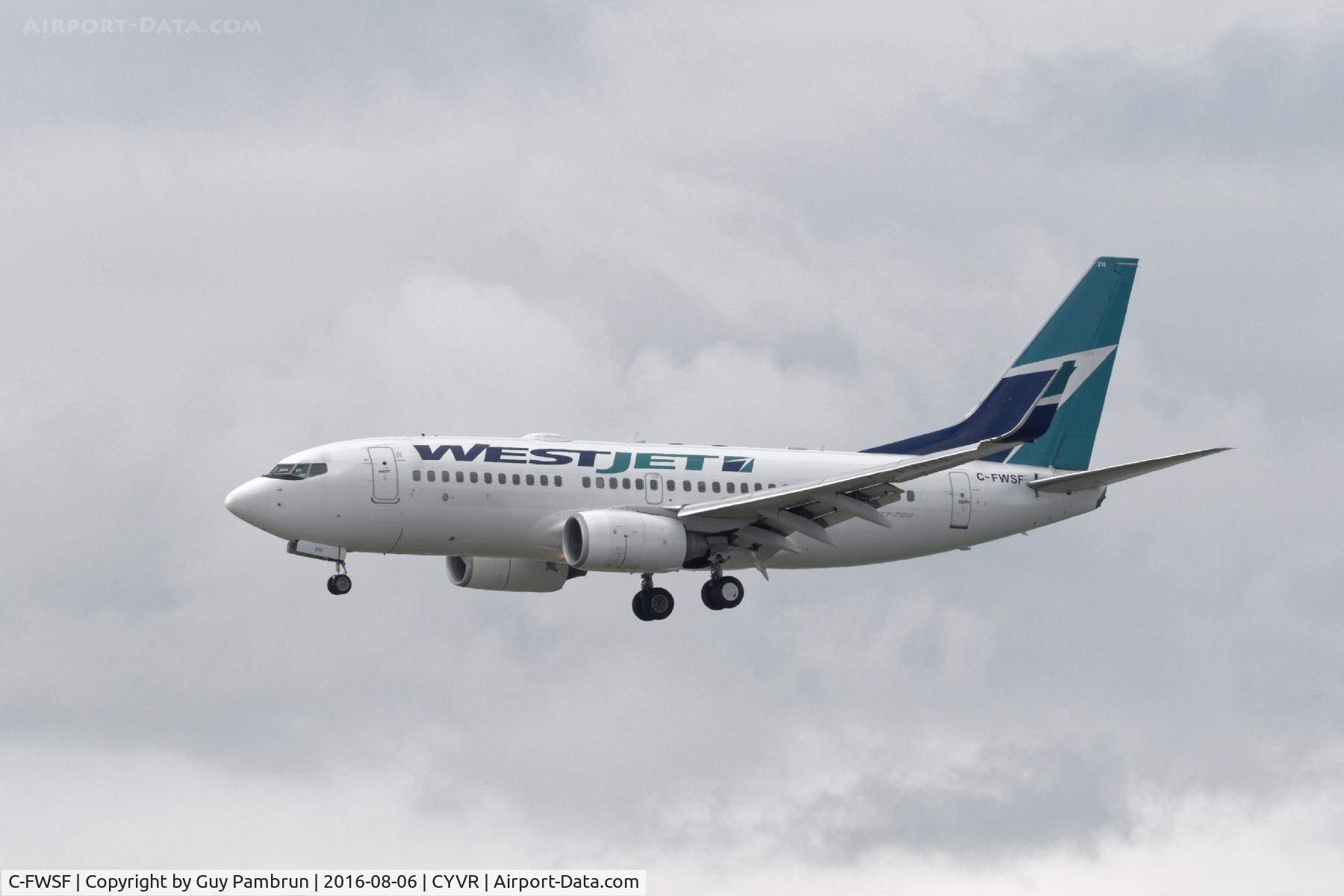 C-FWSF, 2003 Boeing 737-7CT C/N 32758, Landing