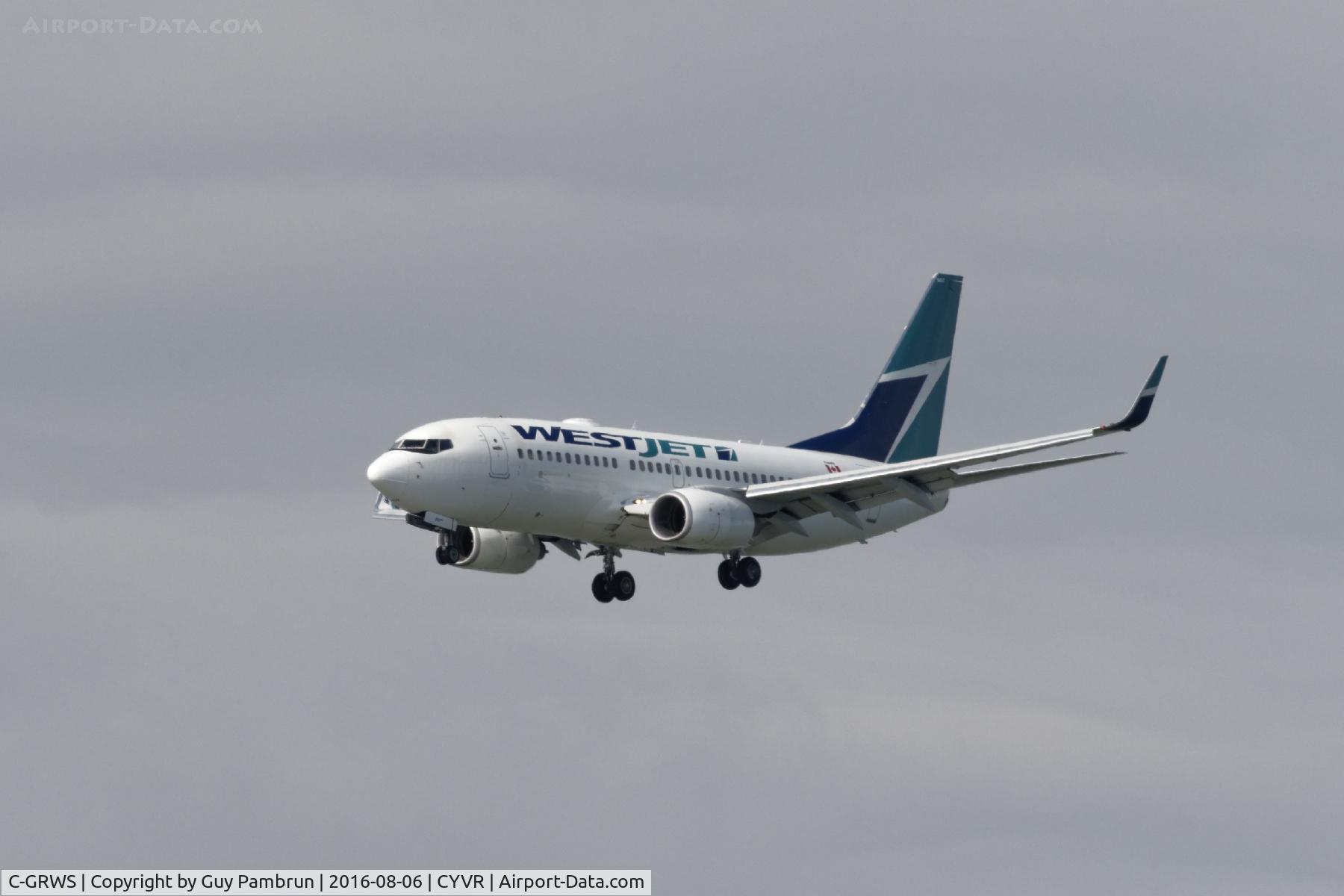 C-GRWS, 2002 Boeing 737-76N C/N 32881, Landing
