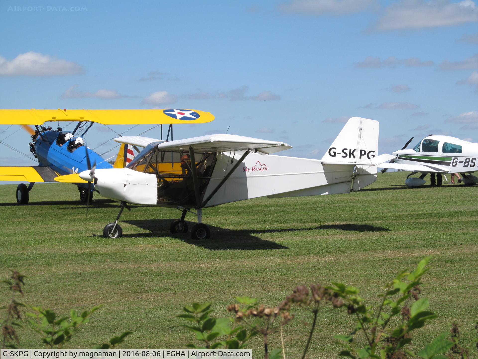 G-SKPG, 2004 Skyranger 912(2) C/N BMAA/HB/400, taxying in