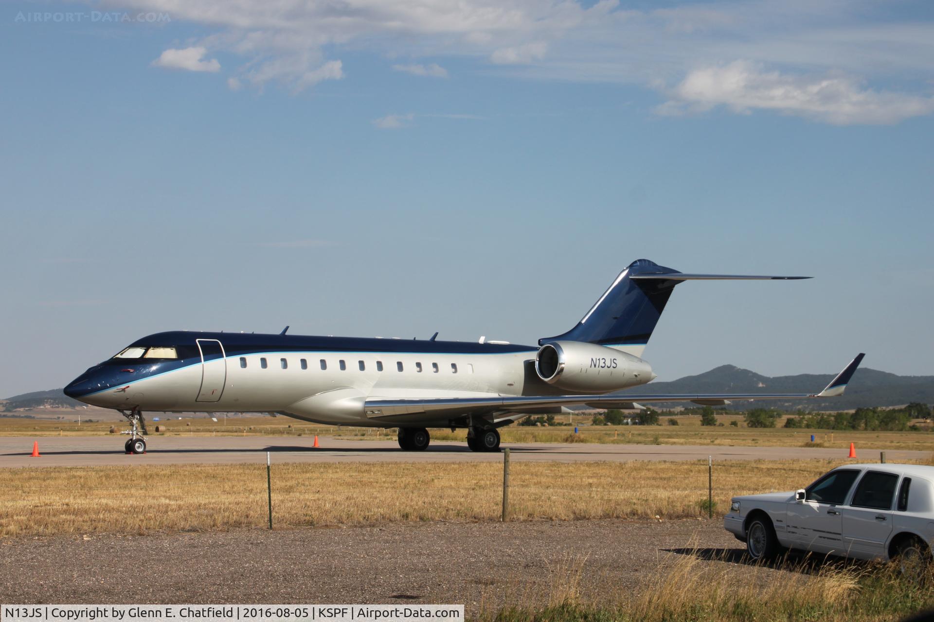 N13JS, 2006 Bombardier BD-700-1A11 Global Express C/N 9212, Found on the ramp