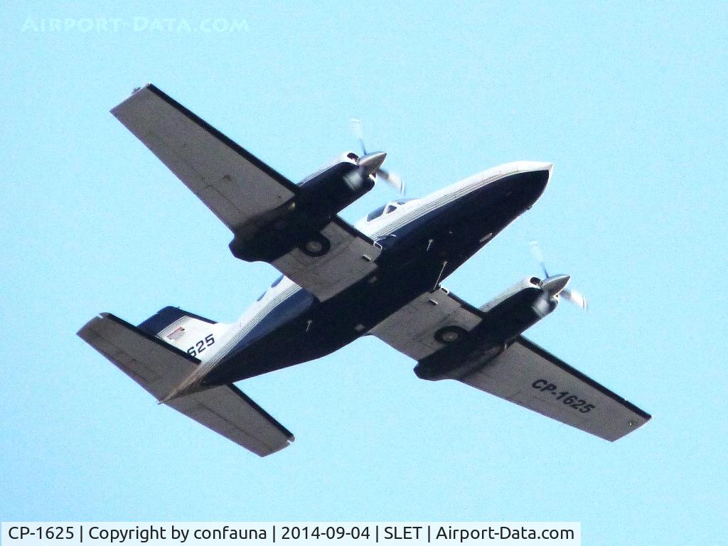 CP-1625, Cessna 414A Chancellor C/N 414A-0469, flying over Santa Cruz