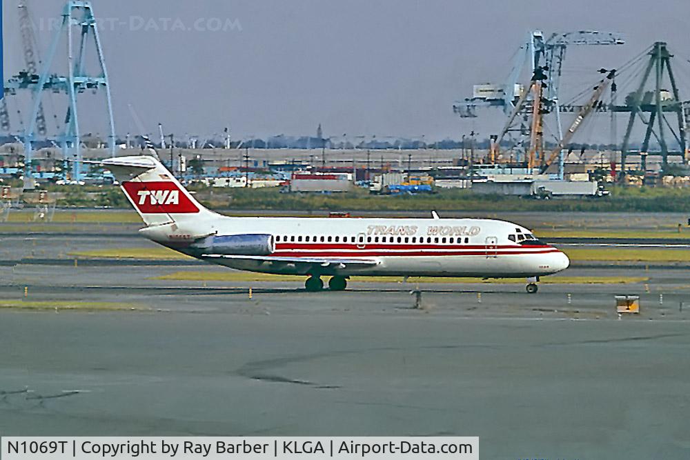 N1069T, 1967 Douglas DC-9-15 C/N 45783, McDonnell Douglas DC-9-15 [45783] (Trans World Airlines) New York-La Guardia~N 16/09/1979. From a slide.