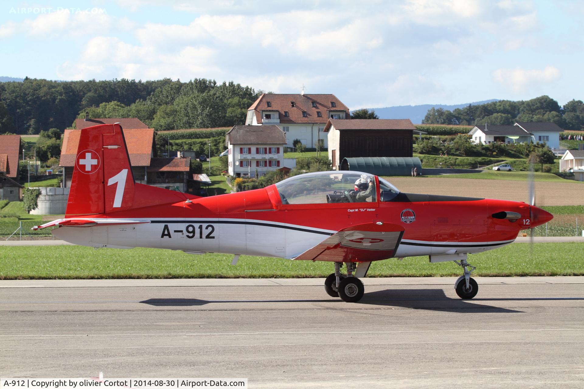 A-912, 1982 Pilatus PC-7 Turbo Trainer C/N 320, saluting the audience, Air 14