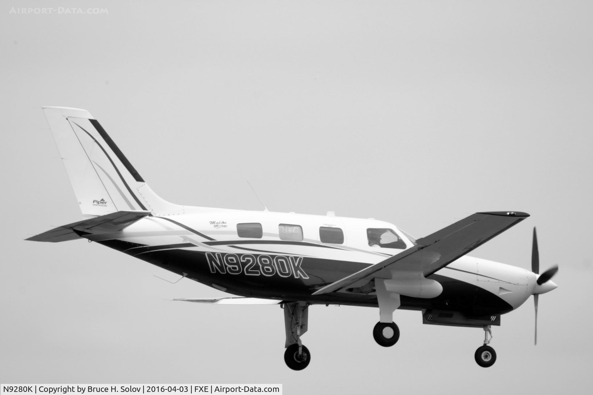 N9280K, 1997 Piper PA-46-350P Malibu Mirage C/N 4636109, On final approach