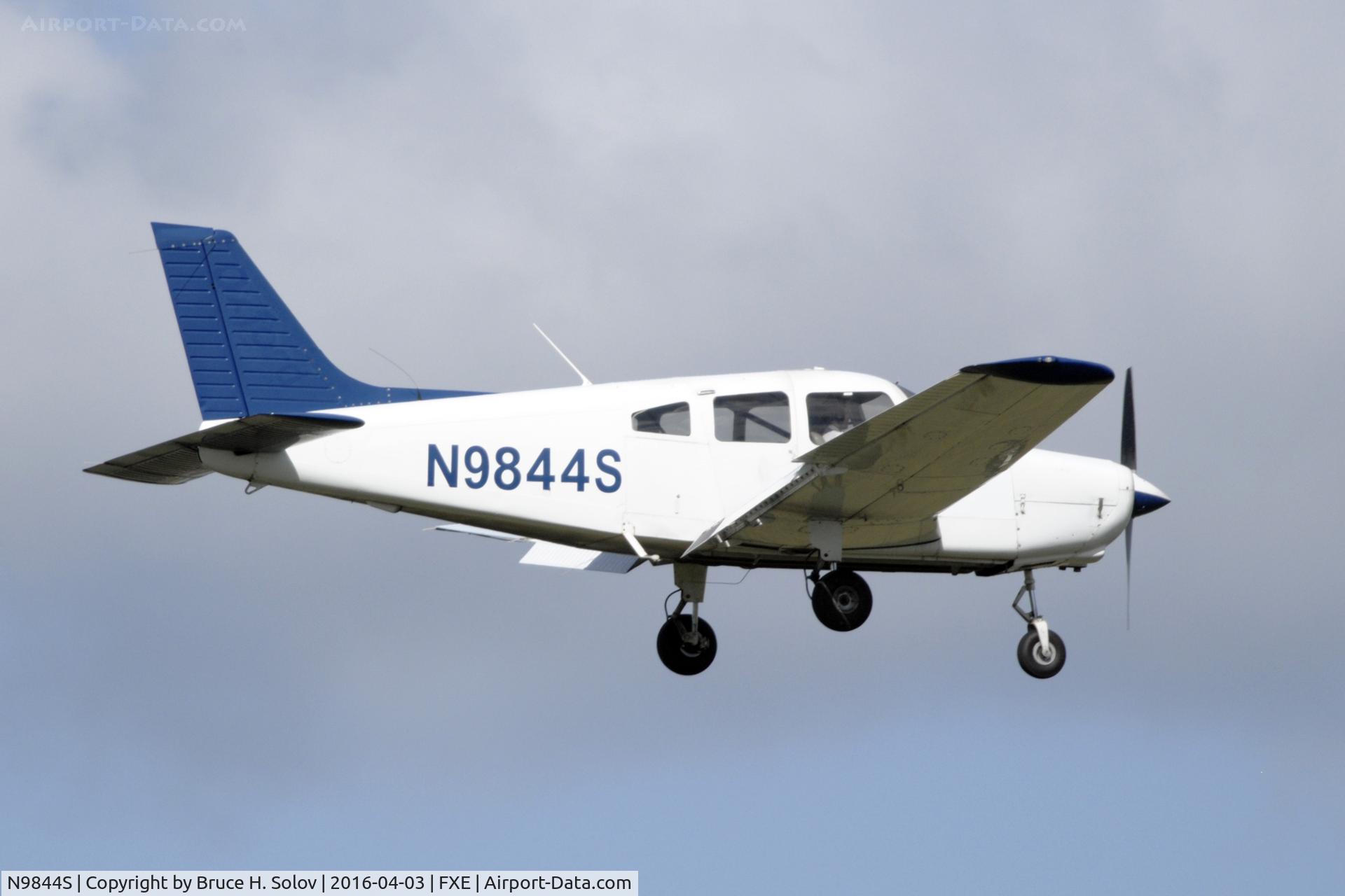 N9844S, 2002 Piper PA-28-161 C/N 2842148, on approach