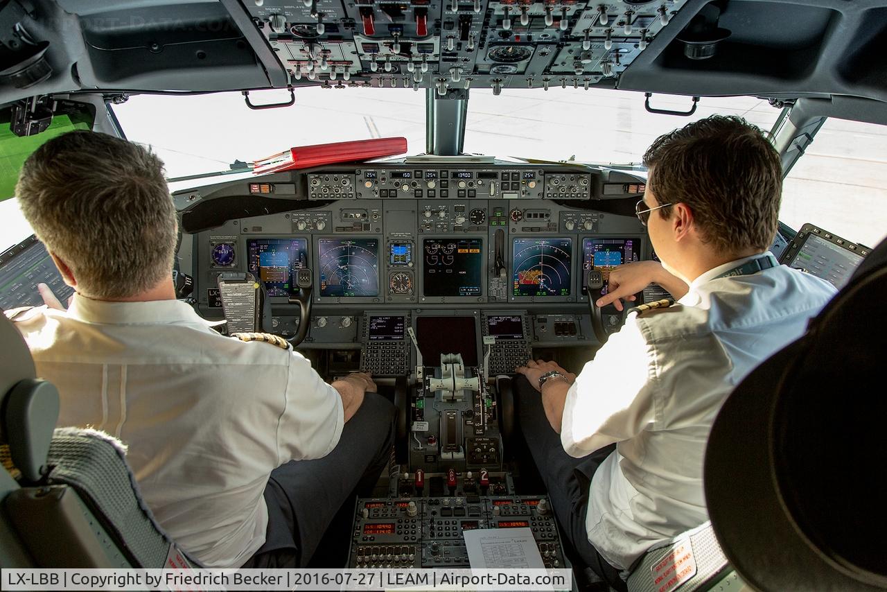 LX-LBB, 2015 Boeing 737-86J C/N 36875, cockpit view of Luxairs 737-86J LX-LBB