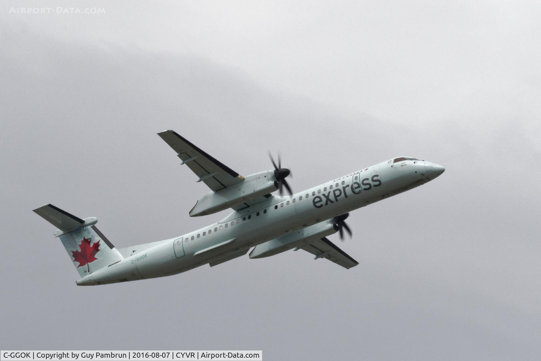 C-GGOK, 2011 De Havilland Canada DHC-8-402Q Dash 8 C/N 4372, Departing