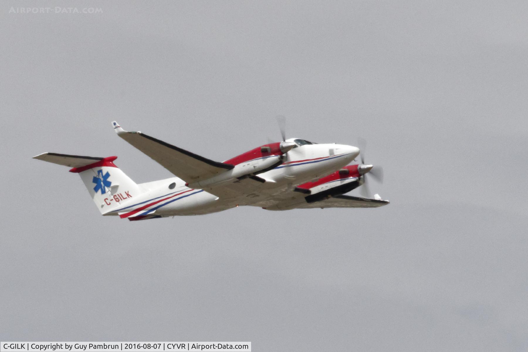 C-GILK, 2007 Hawker Beechcraft 350 King Air (B300) C/N FL-535, Departing