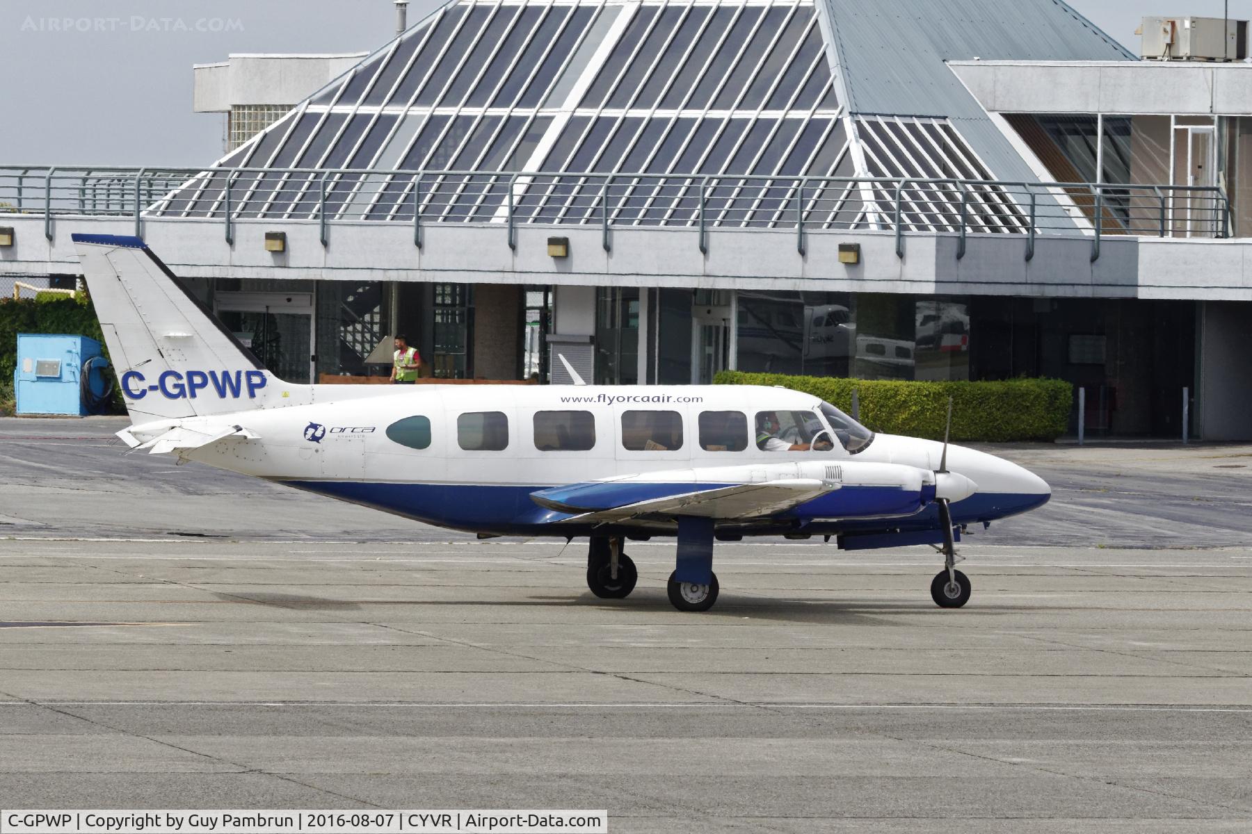 C-GPWP, 1979 Piper PA-31-350 Chieftain C/N 31-7952090, Departing