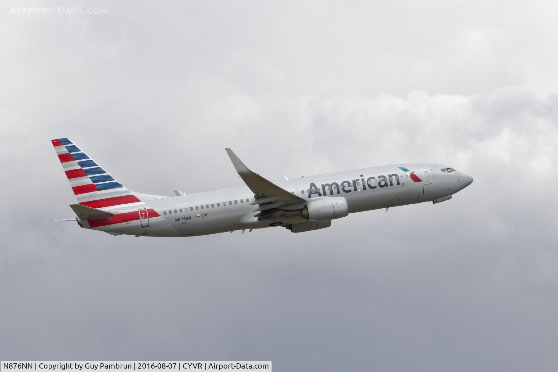 N876NN, 2011 Boeing 737-823 C/N 40767, Departing