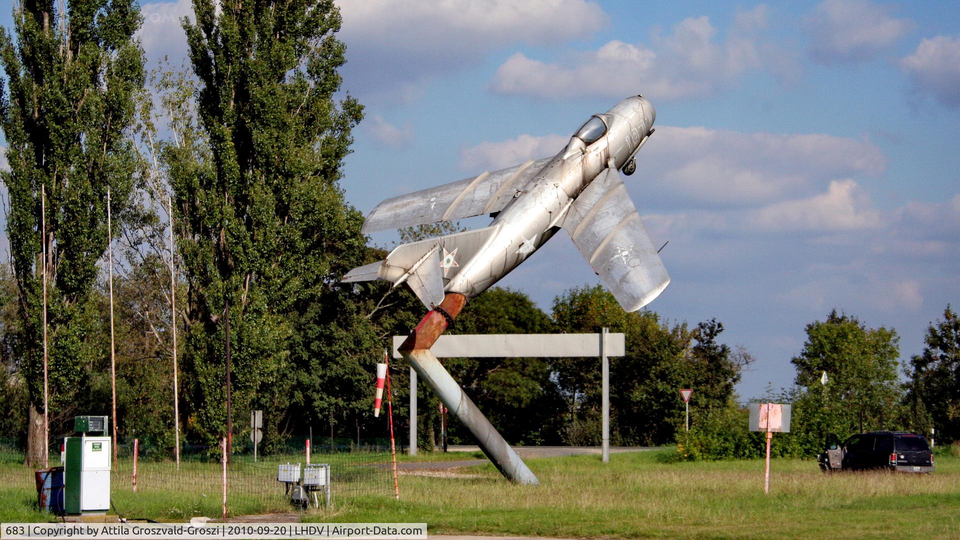 683, 1962 Mikoyan-Gurevich MiG-15 bis C/N 2683, They scrapped, issued after the airport in Dunaújváros