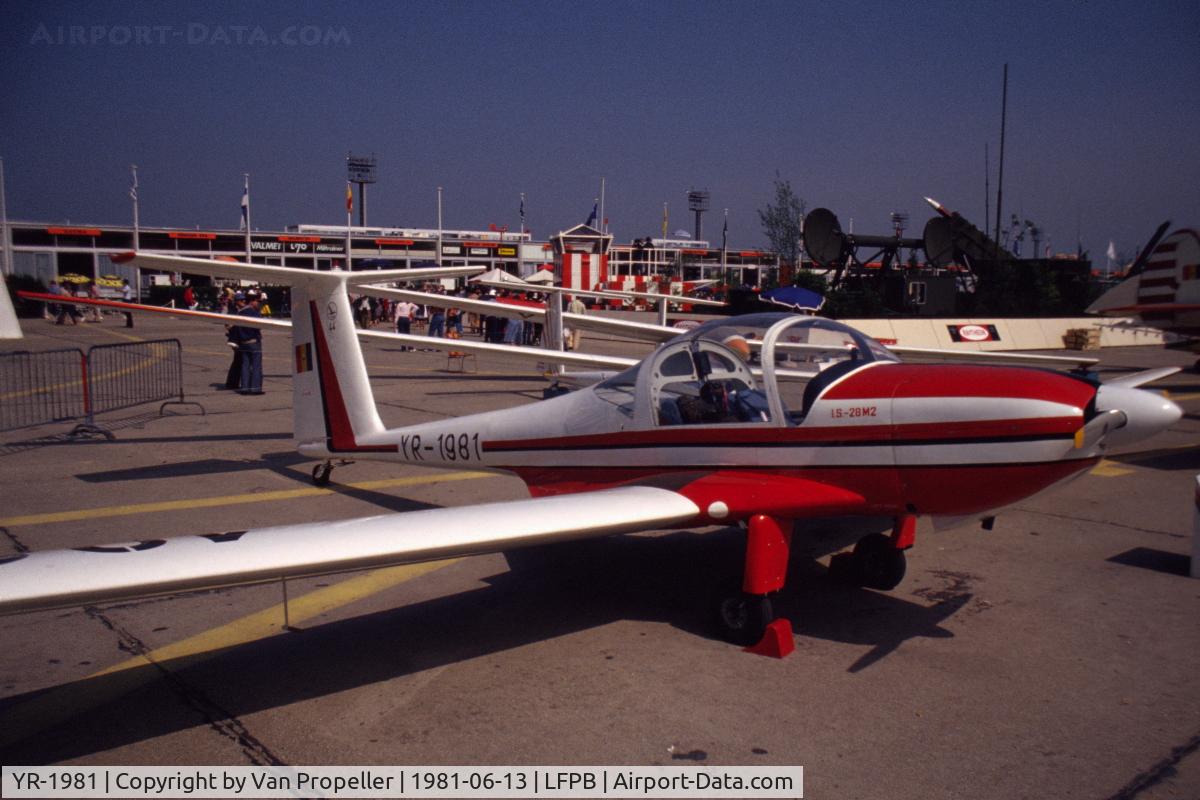 YR-1981, ICA-Brasov IS-28M2 C/N 44, ICA-Brasov IS-28M2 motorglider at Le Bourget 1981