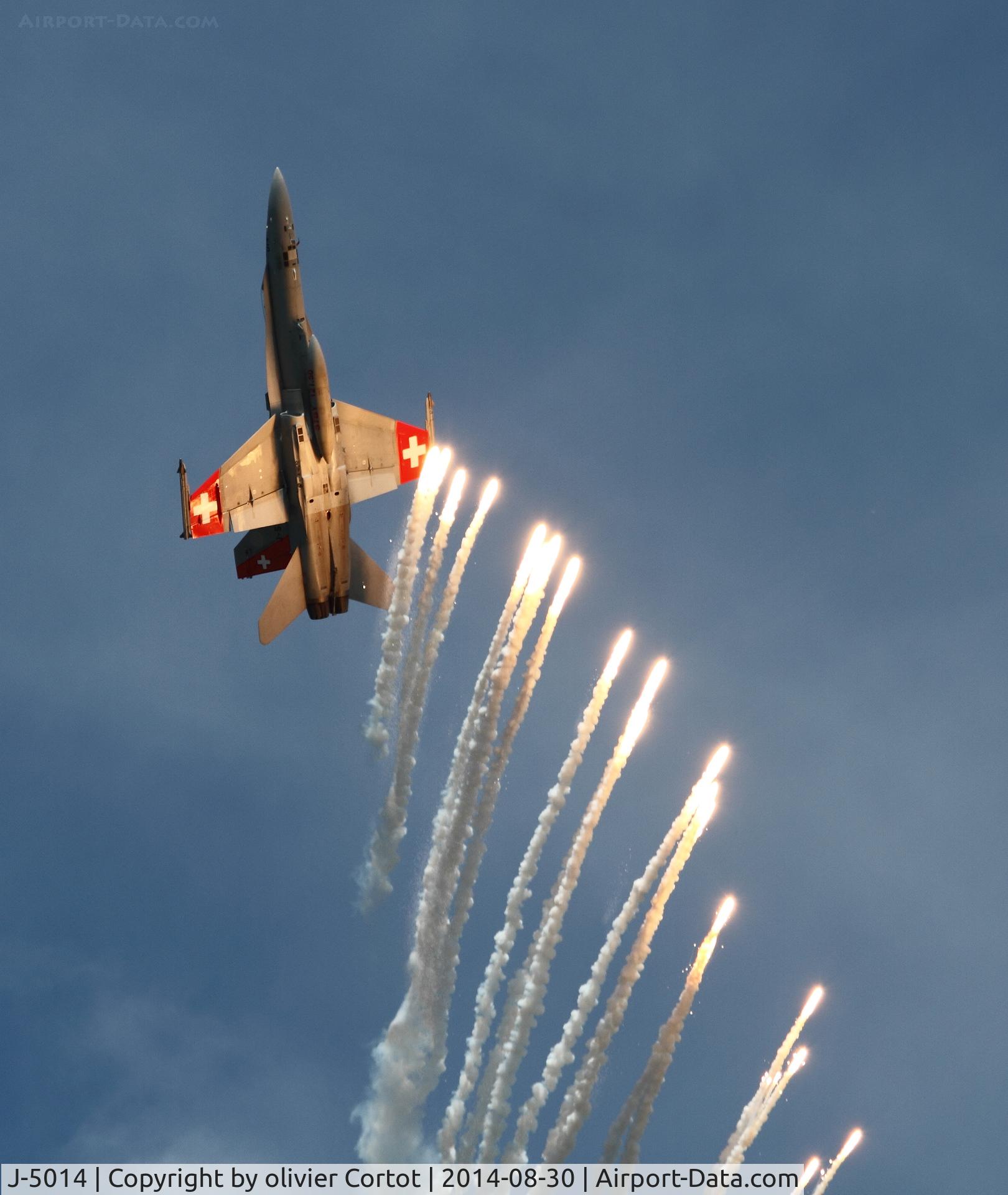 J-5014, McDonnell Douglas F/A-18C Hornet C/N 1359, Flyinh display, Air 14