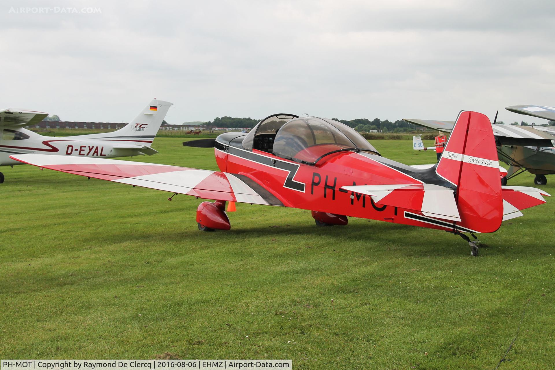 PH-MOT, Scintex CP-1315 C3 Super Emeraude C/N 915, At Midden-Zeeland.