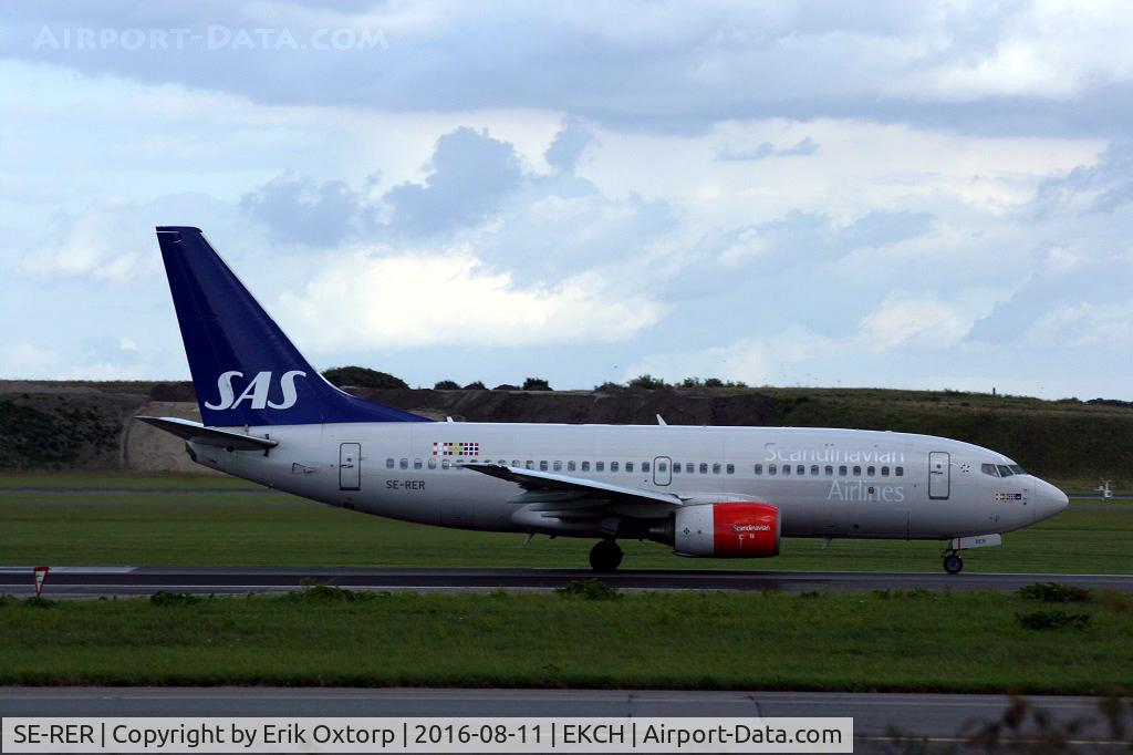 SE-RER, 2000 Boeing 737-7BX C/N 30736, SE-RER taking off rw 22R