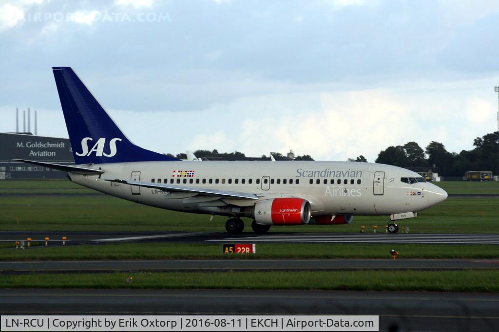 LN-RCU, 1999 Boeing 737-683 C/N 30190, LN-RCU taking off rw 22R
