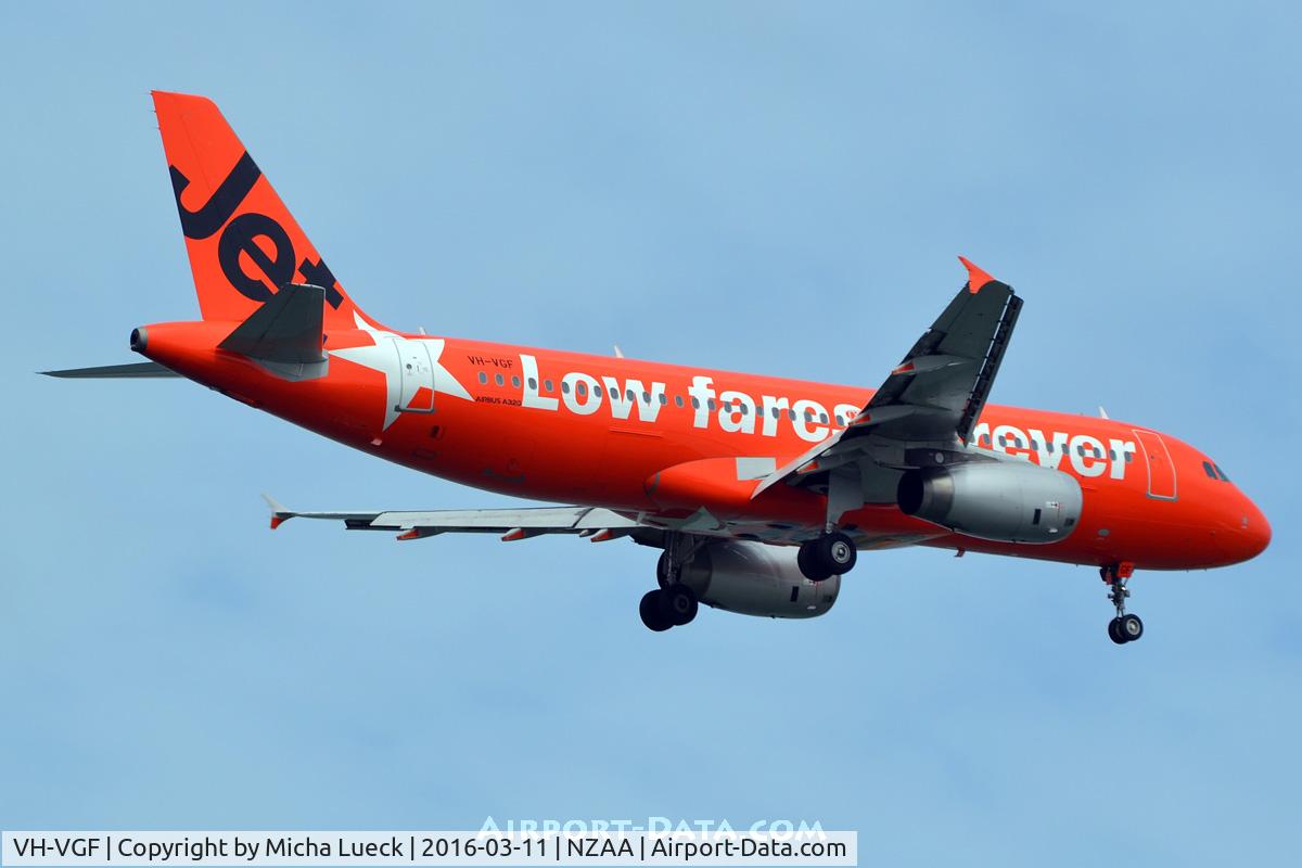 VH-VGF, 2010 Airbus A320-214 C/N 4497, At Auckland