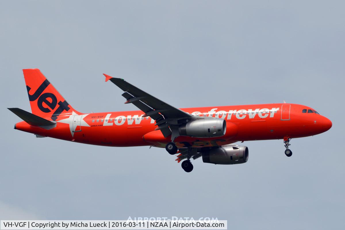 VH-VGF, 2010 Airbus A320-214 C/N 4497, At Auckland
