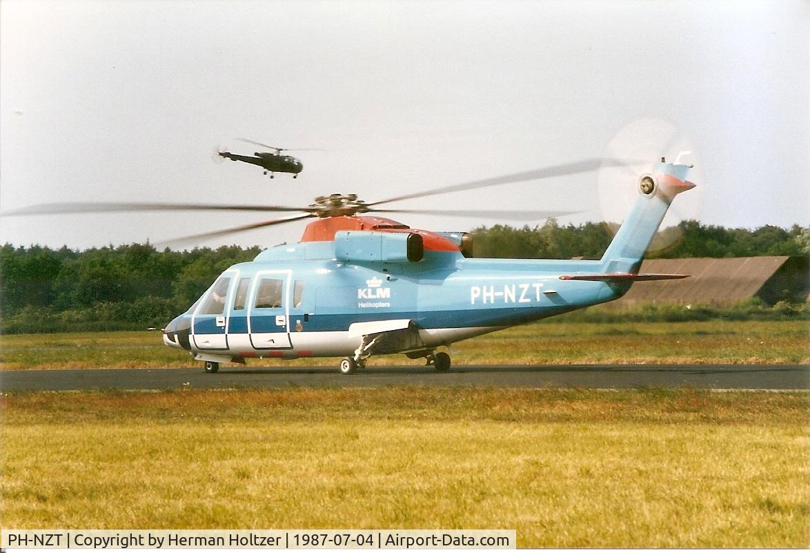 PH-NZT, Sikorsky S-76B C/N 760326, During open day at airbase Twenthe July 4th 1987