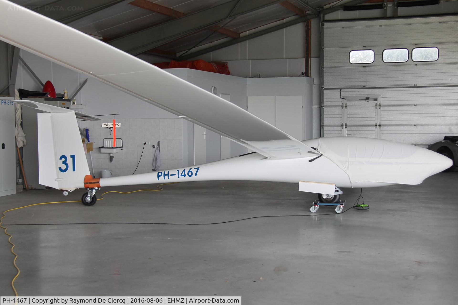 PH-1467, 2011 Schleicher ASH-31Mi C/N 31014, At Midden-Zeeland.