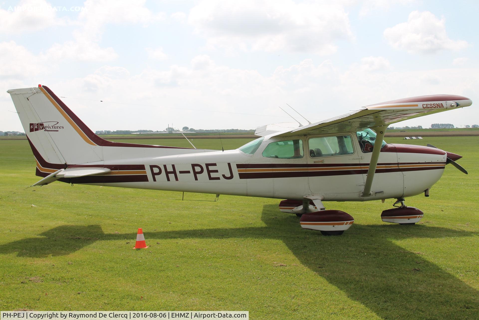 PH-PEJ, Cessna 172P C/N 17275401, At Midden-Zeeland.
