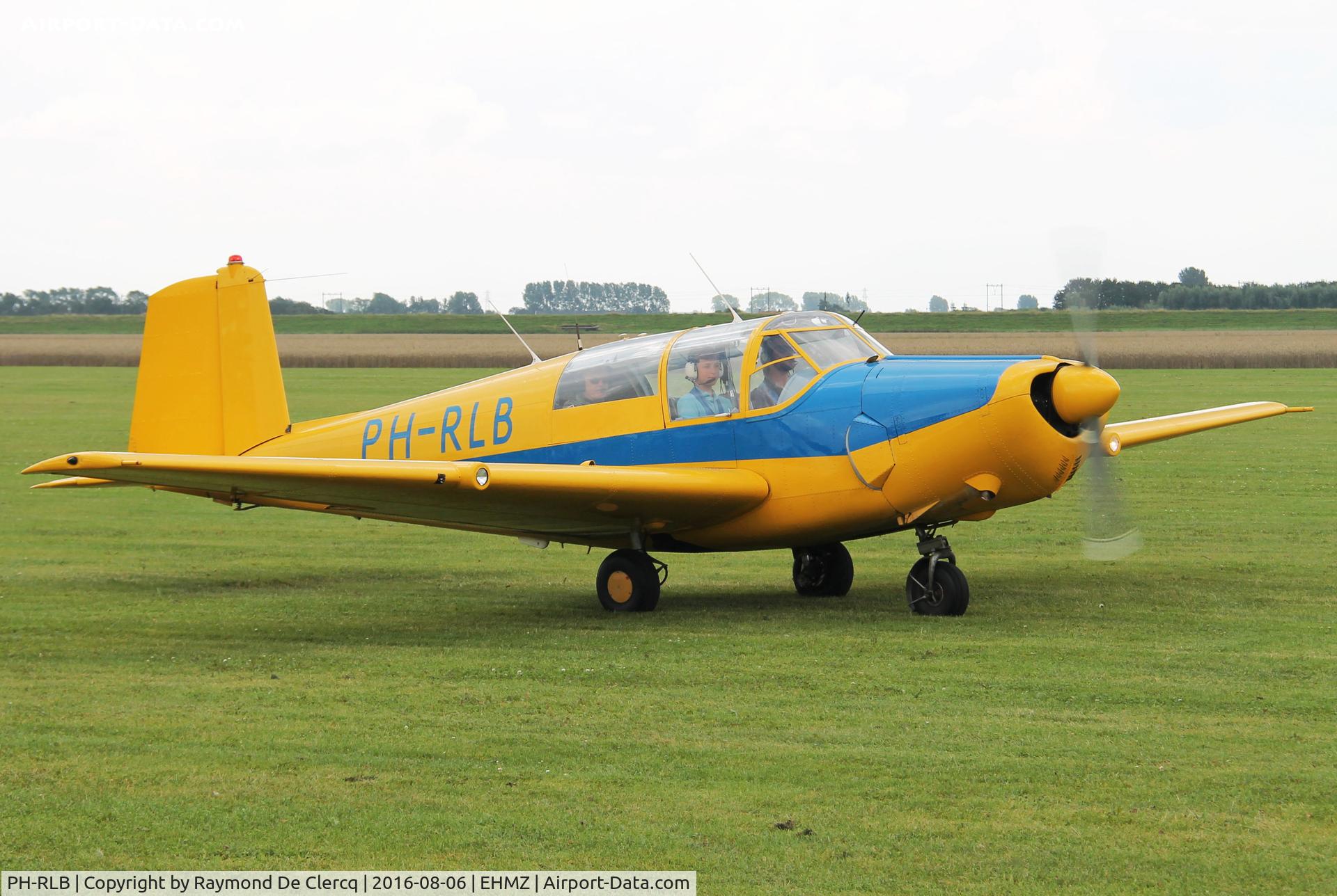 PH-RLB, Saab 91D Safir C/N 91-368, At Midden-Zeeland.