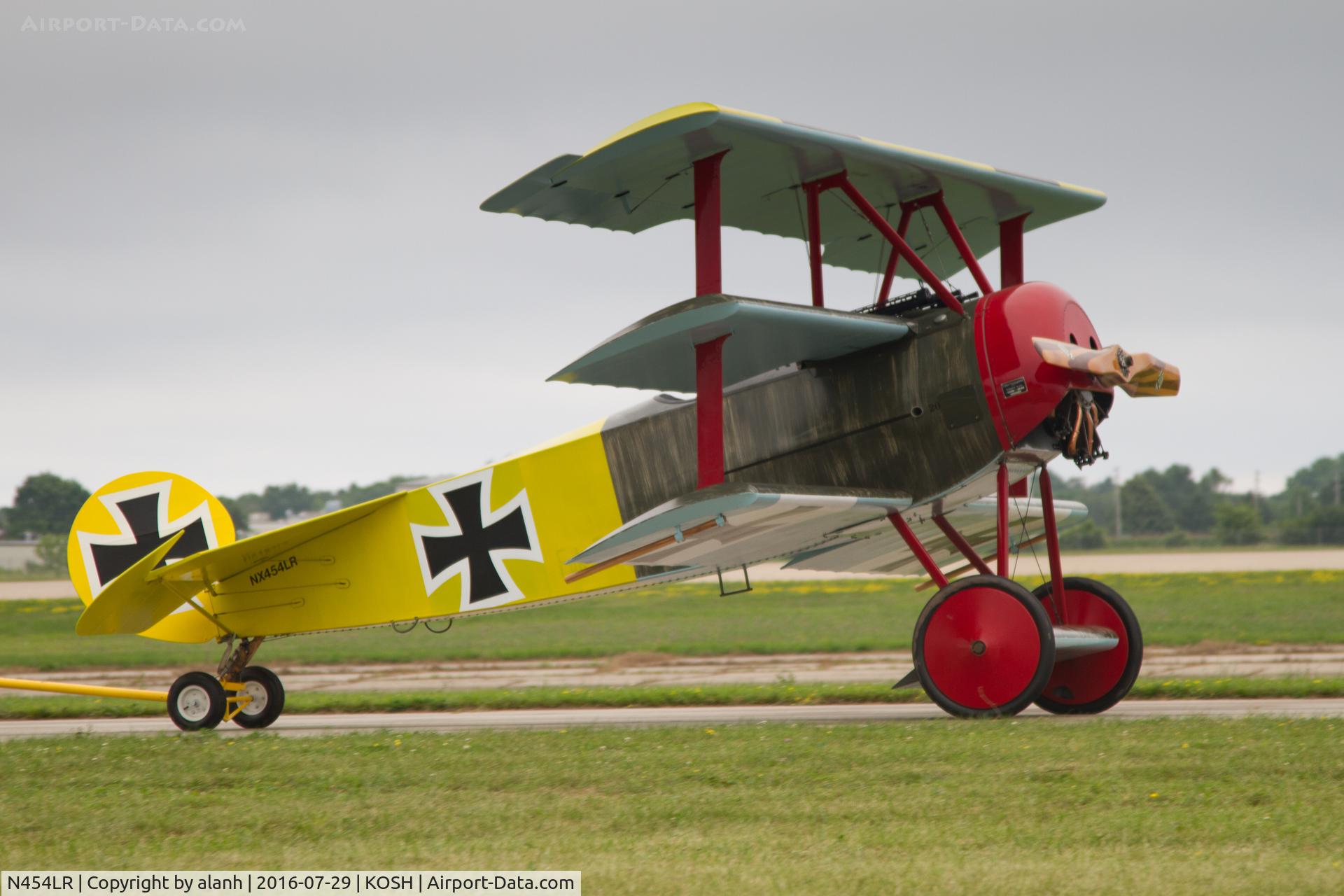 N454LR, Fokker Dr.1 Triplane Replica C/N 2079, On tow past the crowdline